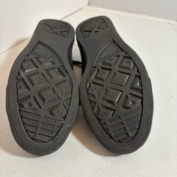 Converse all star black leather low top lace up shoes in size 7 women’s - Picture 11 of 12